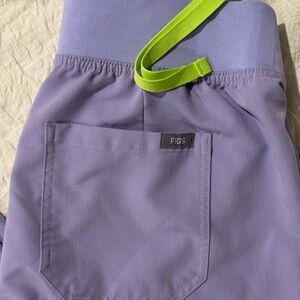 GREAT CONDITION FIGS SET LILAC TOP S PANTS M